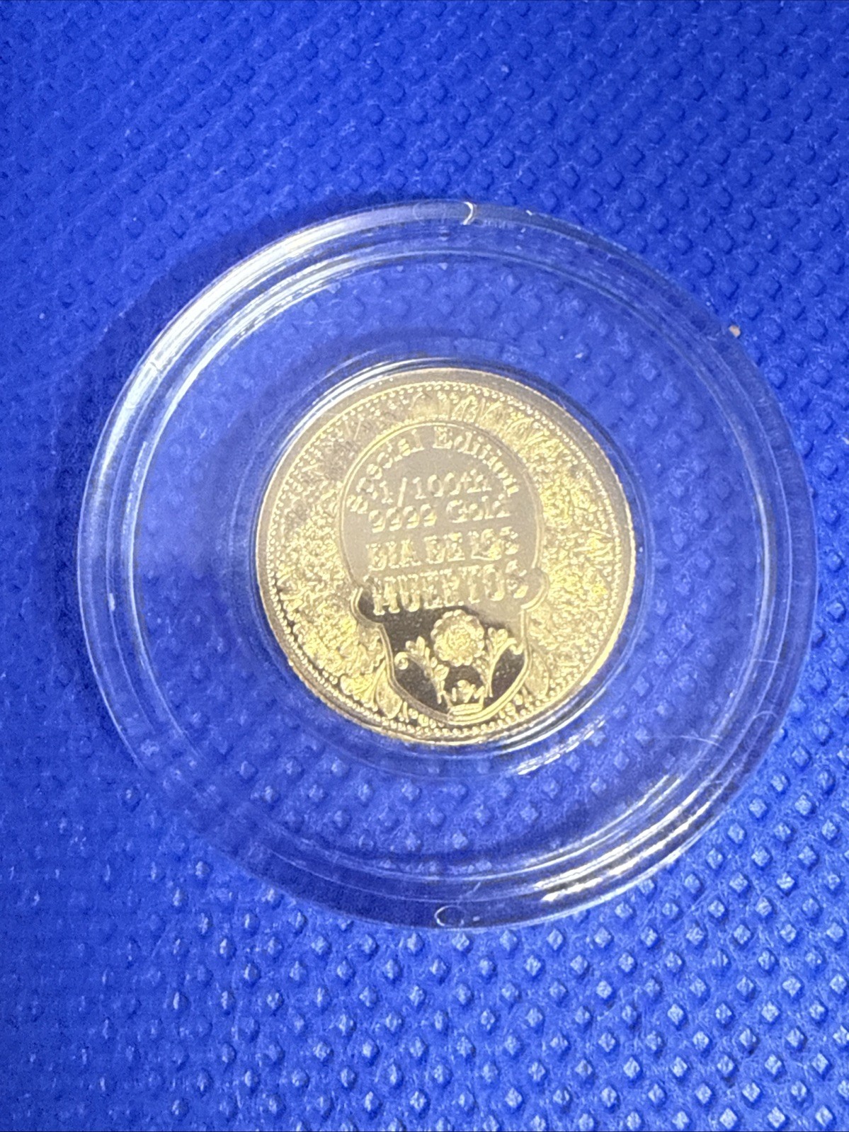 1/100 oz Gold Round Dia De Los Muertos Sugar Skull Capsule .9999 Pure Monarch