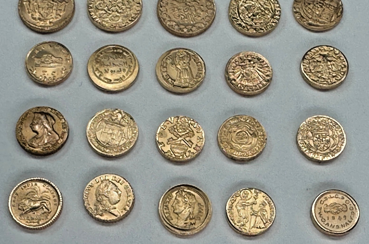 Set 50 Diff Solid 14K Gold World Mini Coins Franklin Mint 1981 25 + Grams RARE