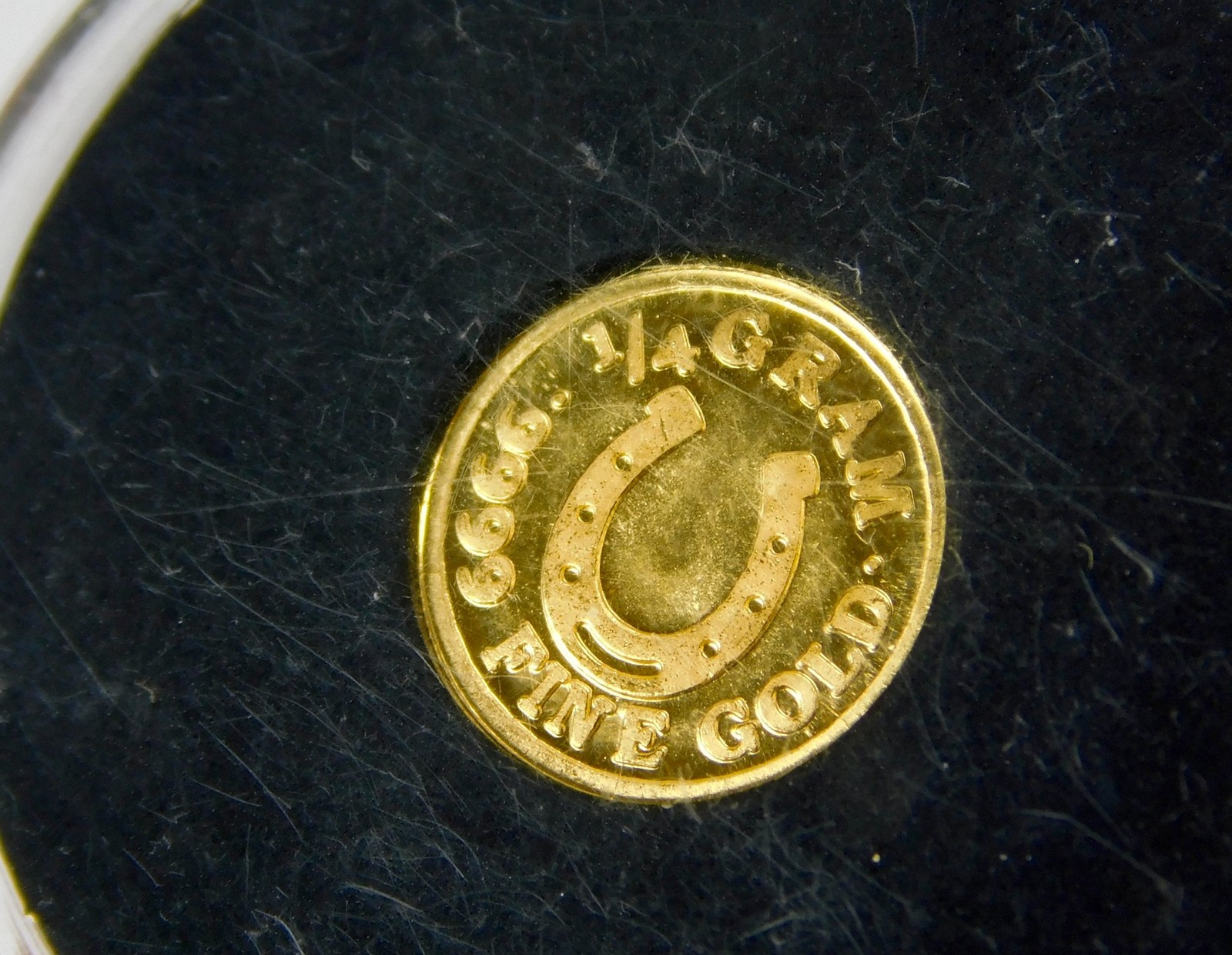 Monarch Precious Metals 1/4 Gram .9999 Fine Gold Lucky Horseshoe Round B