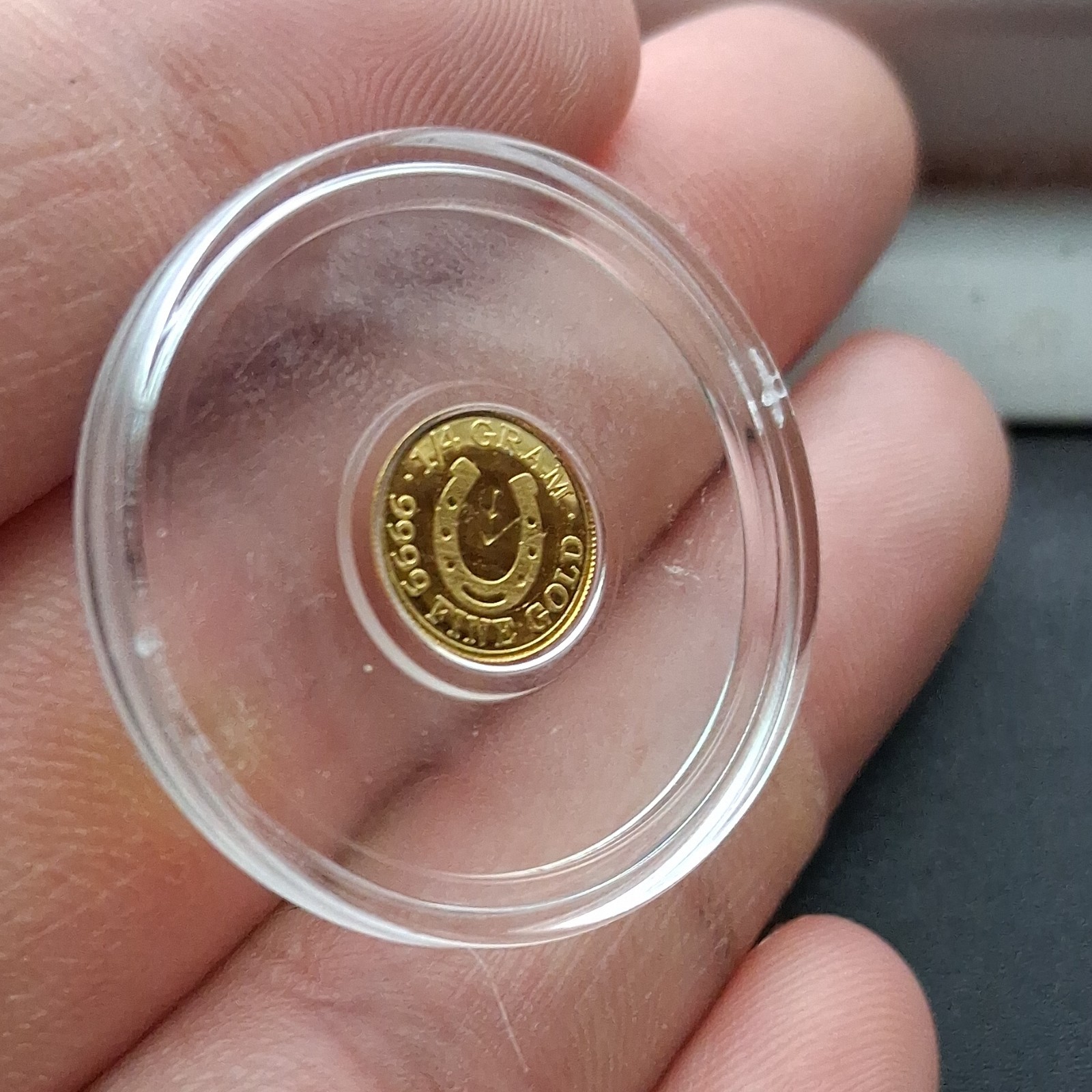 Monarch Precious Metals 1/4 Gram .9999 Fine Gold Round Horseshoe
