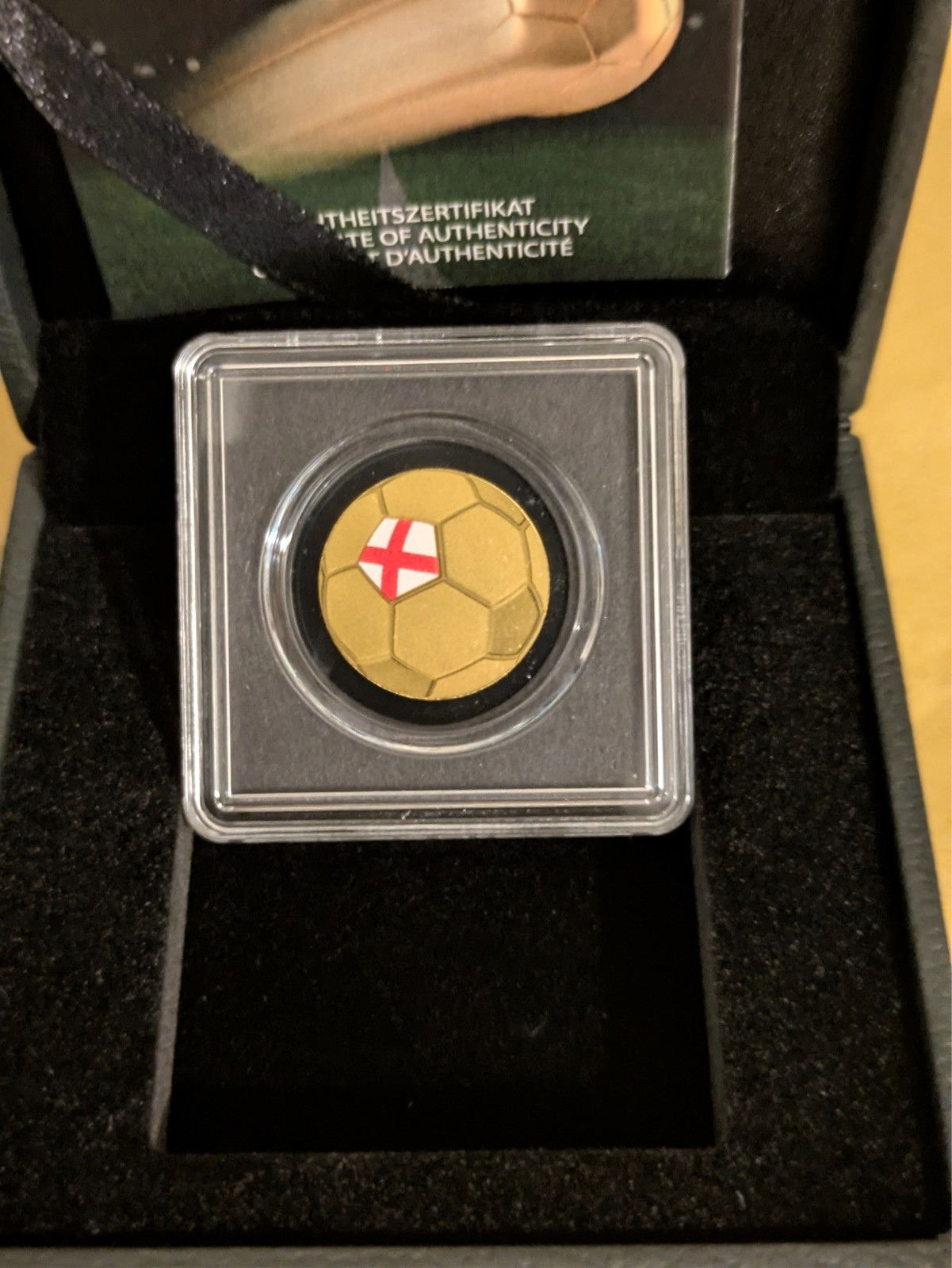 GOLDEN FOOTBALL ENGLAND FLAG DESIGN 1/1000 OZ GOLD 3000 FRANCS CHAD BOXED & COA