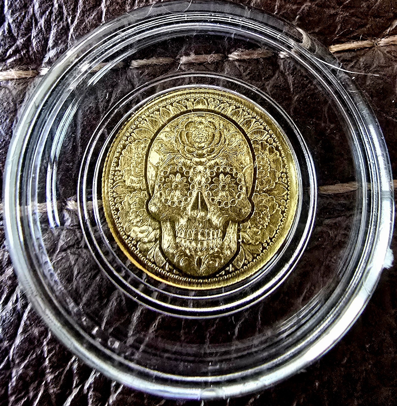 1/100th oz .9999 Fine GOLD Sugar Skull Dia De Los Muertos in Capsule