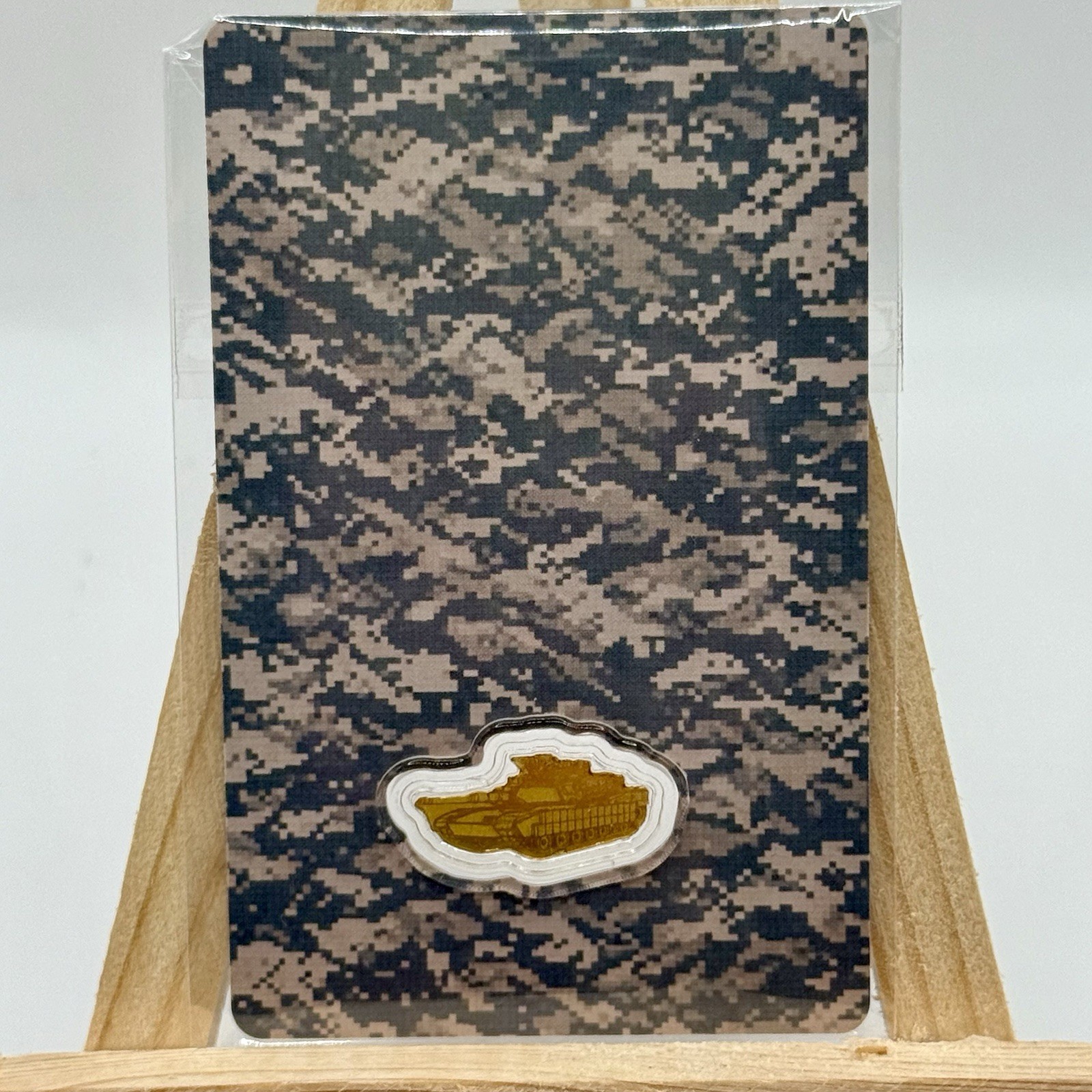 1/1000 oz .999 Gold 2026 USA ARMY Eagle & Tank Fractional Gold Bar – In Card