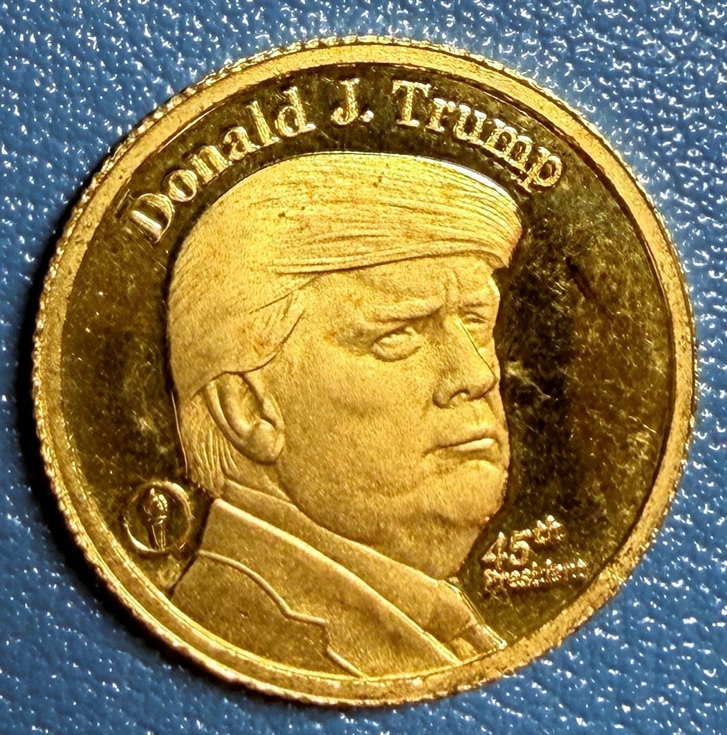Donald J Trump 1/4 oz Gold Round .9999 Fine 45th President Bullion Coin 1/4oz AU