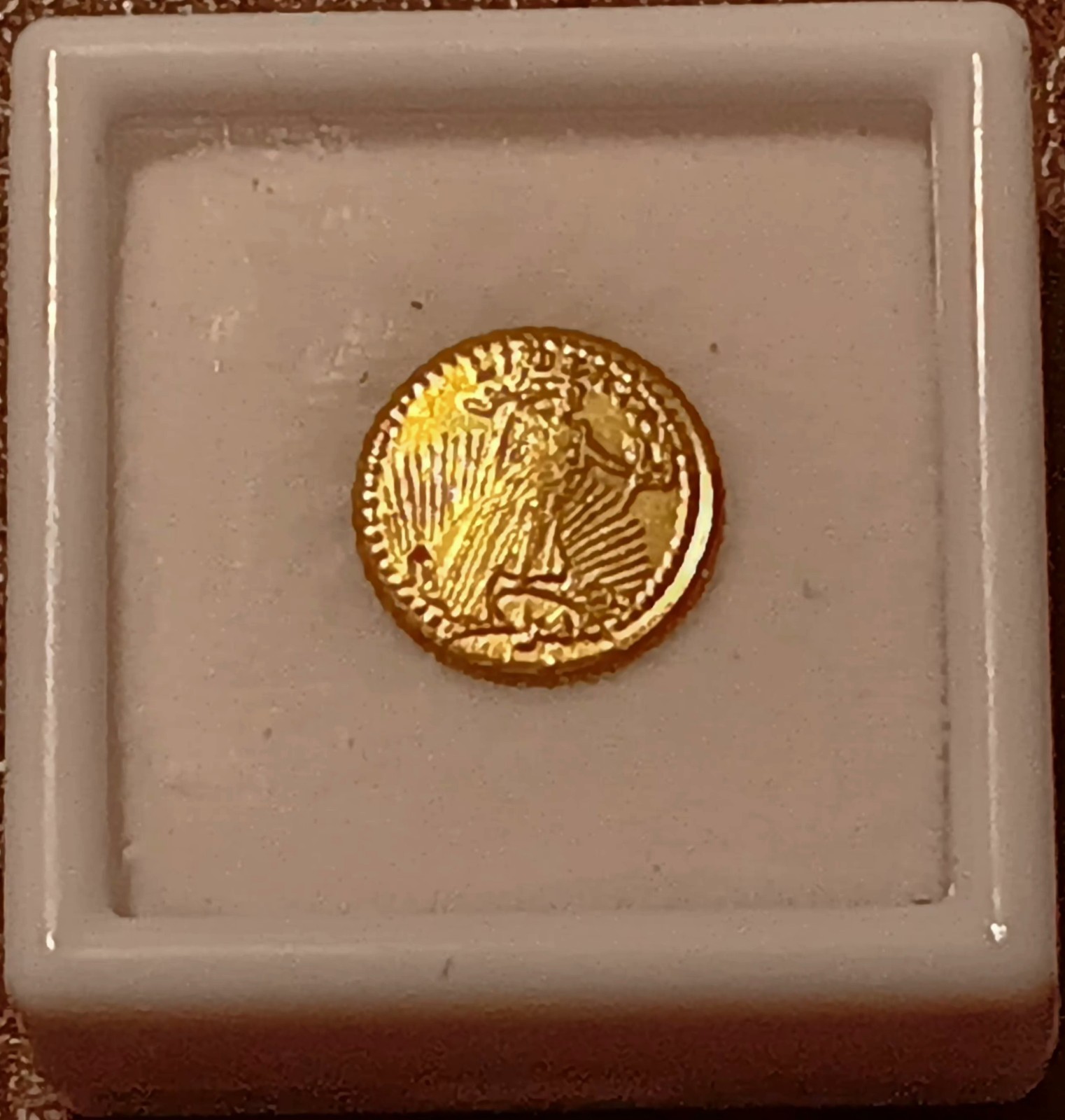 Beauty 0.5 Gram Gold Liberty- Eagle USA Pure .999 Round In Mini Display Case