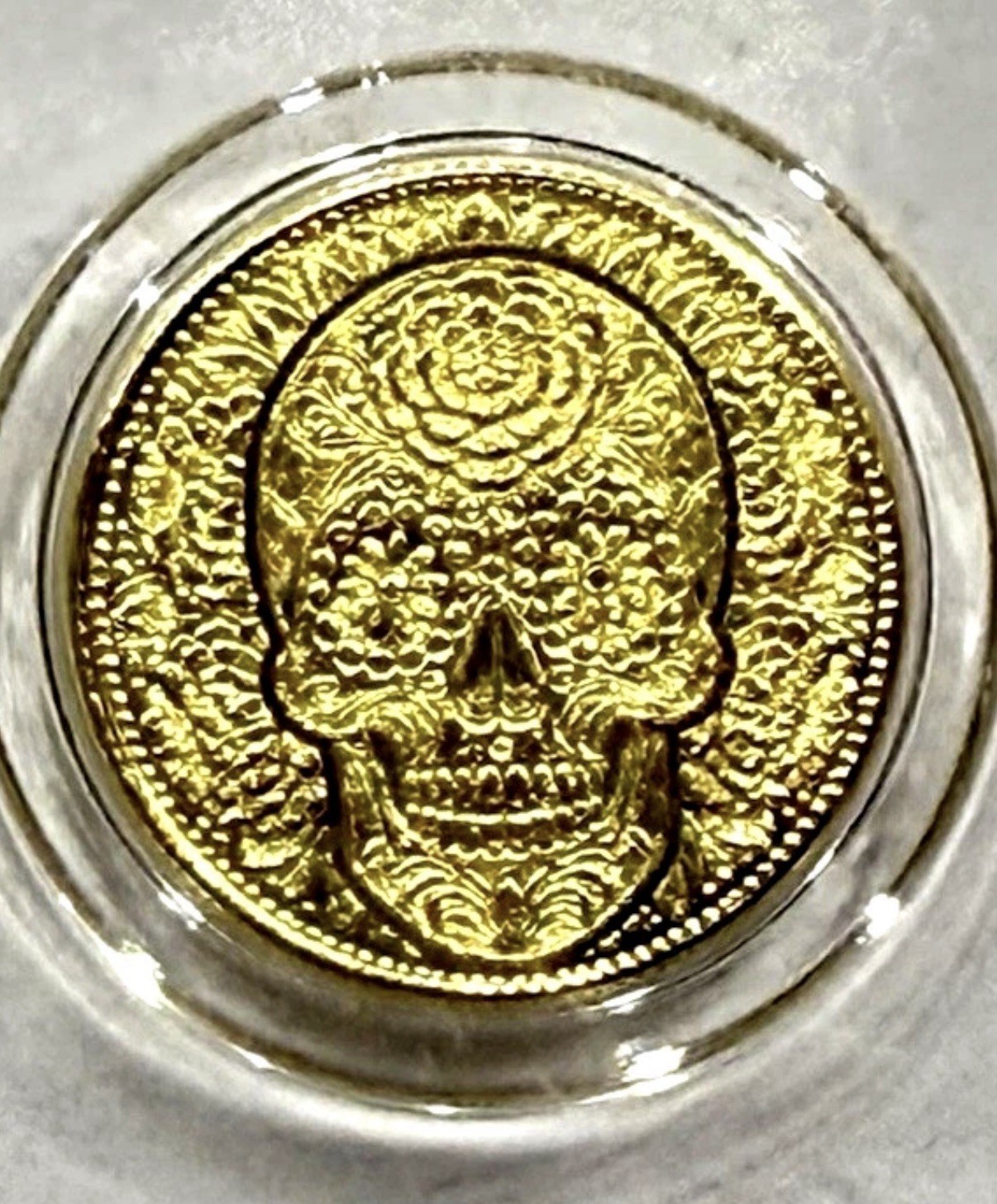 LOT X 2 MONARCH DAY OF THE DEAD 1/200 OZ .9999 FINE GOLD ROUNDS IN CAPSULE BU