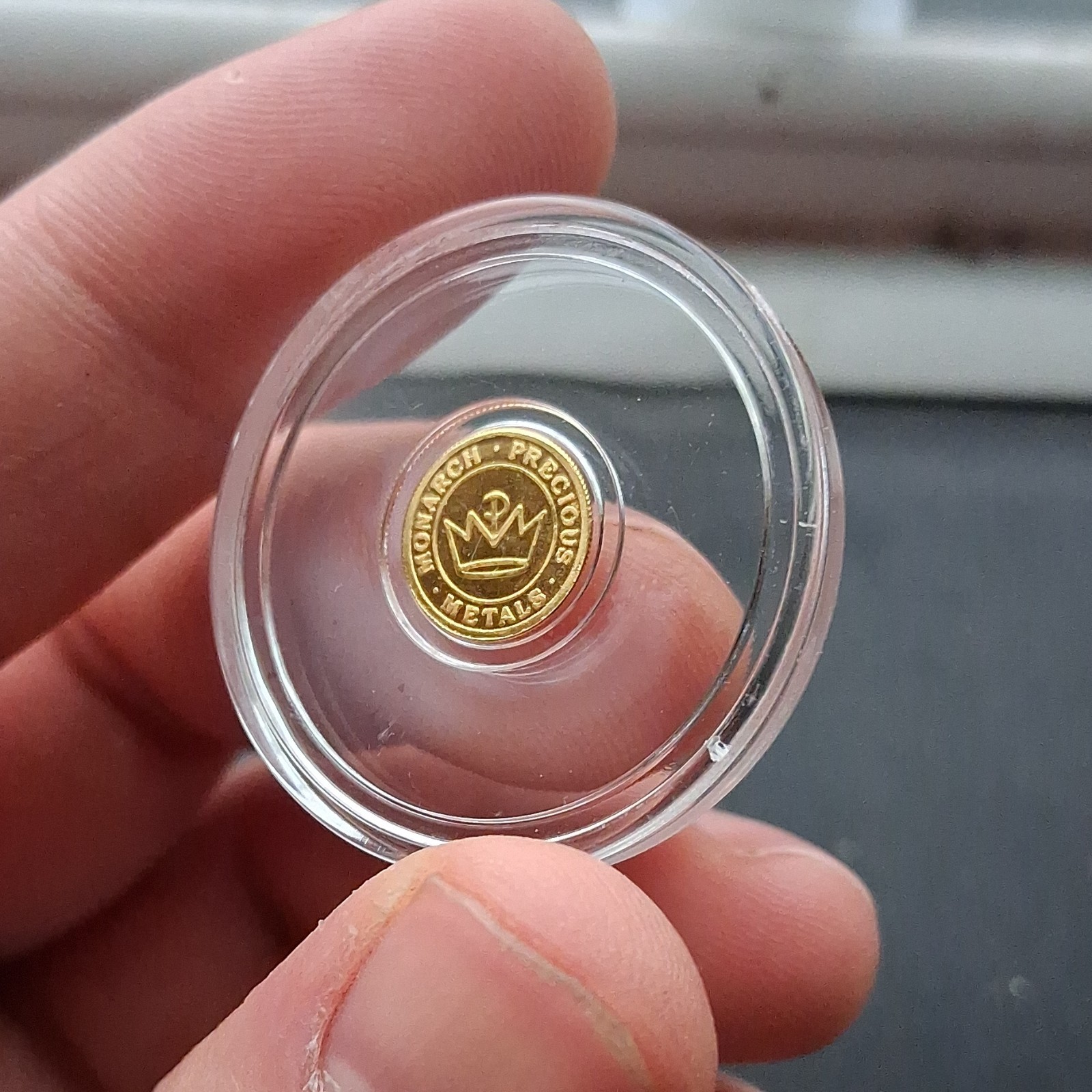 Monarch Precious Metals 1/4 Gram .9999 Fine Gold Round Horseshoe