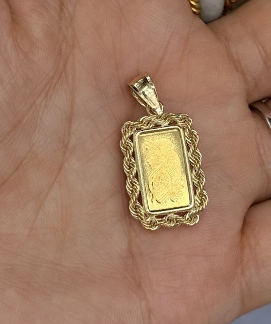 Used Lady Fortuna 1 Gram Gold Bar In 14k Gold Rope Frame Pendant. 2.93 Grams