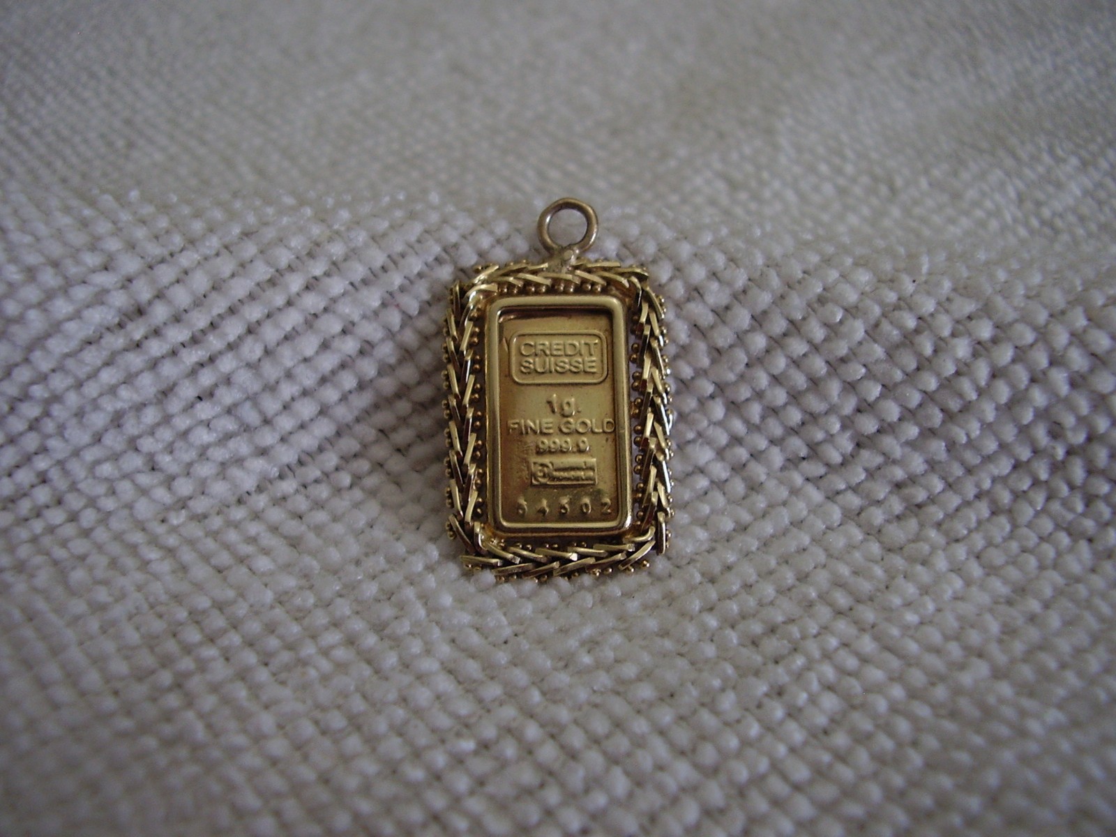 ONE GRAM 14K GOLD BAR PENDANT IN A 14K GOLD FRAME NOT SCRAP 3.0 GRAMS