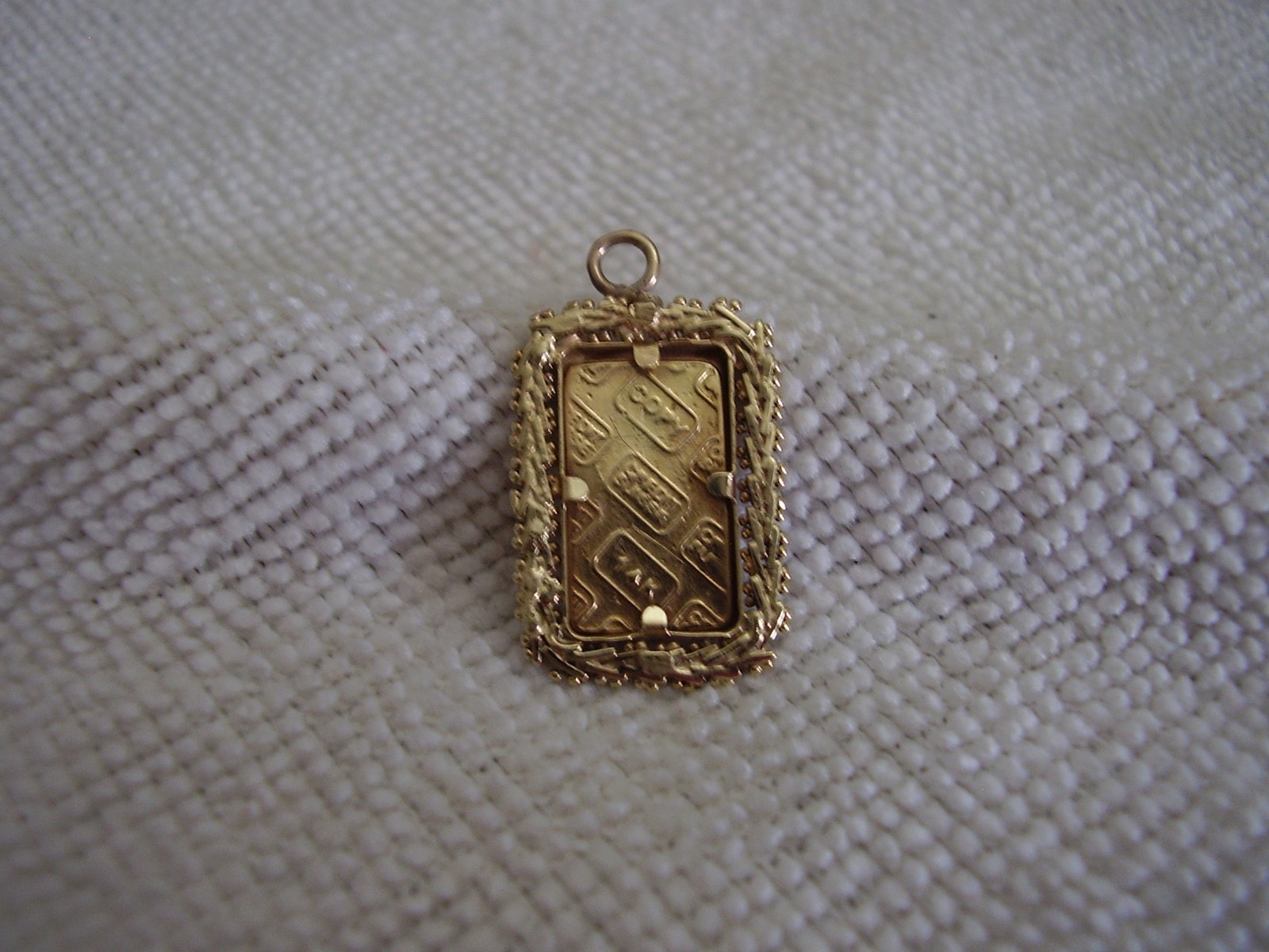 ONE GRAM 14K GOLD BAR PENDANT IN A 14K GOLD FRAME NOT SCRAP 3.0 GRAMS