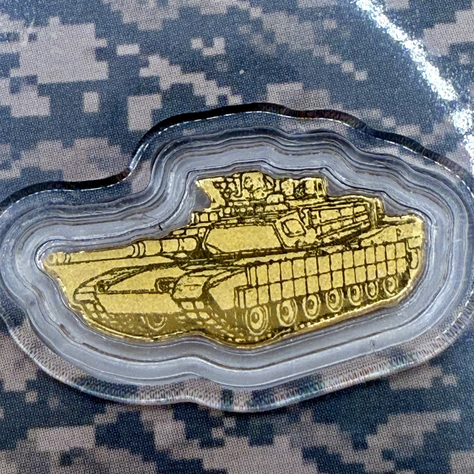 1/1000 oz .999 Gold 2026 USA ARMY Eagle & Tank Fractional Gold Bar – In Card