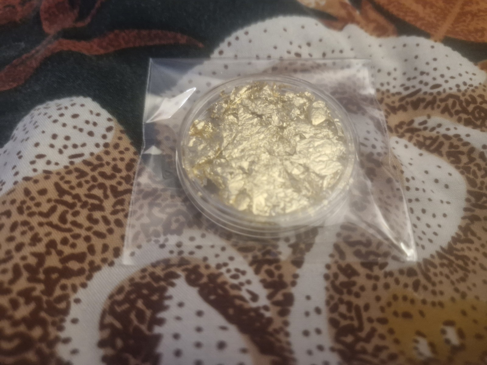 Large 50 mm Capsule full of Gold Leaf/Flake