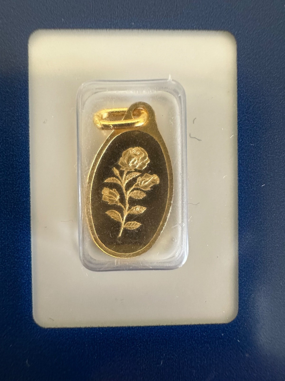 PAMP Suisse Rosa Pendant 1g Fine Gold 999.9 Goldbarren (1.15g Total Weight)