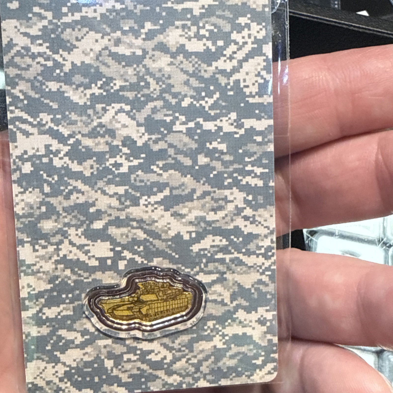 1/1000 oz .999 Gold USA ARMY Eagle & Tank