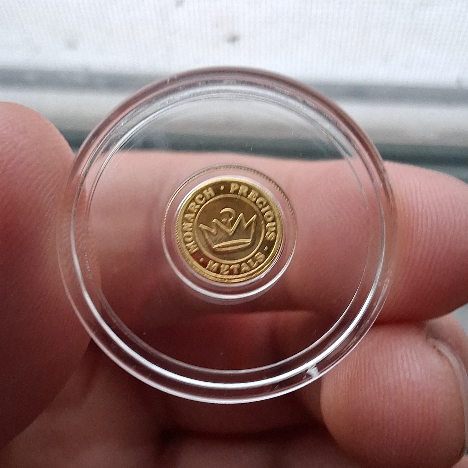 Monarch Precious Metals 1/4 Gram .9999 Fine Gold Round Horseshoe