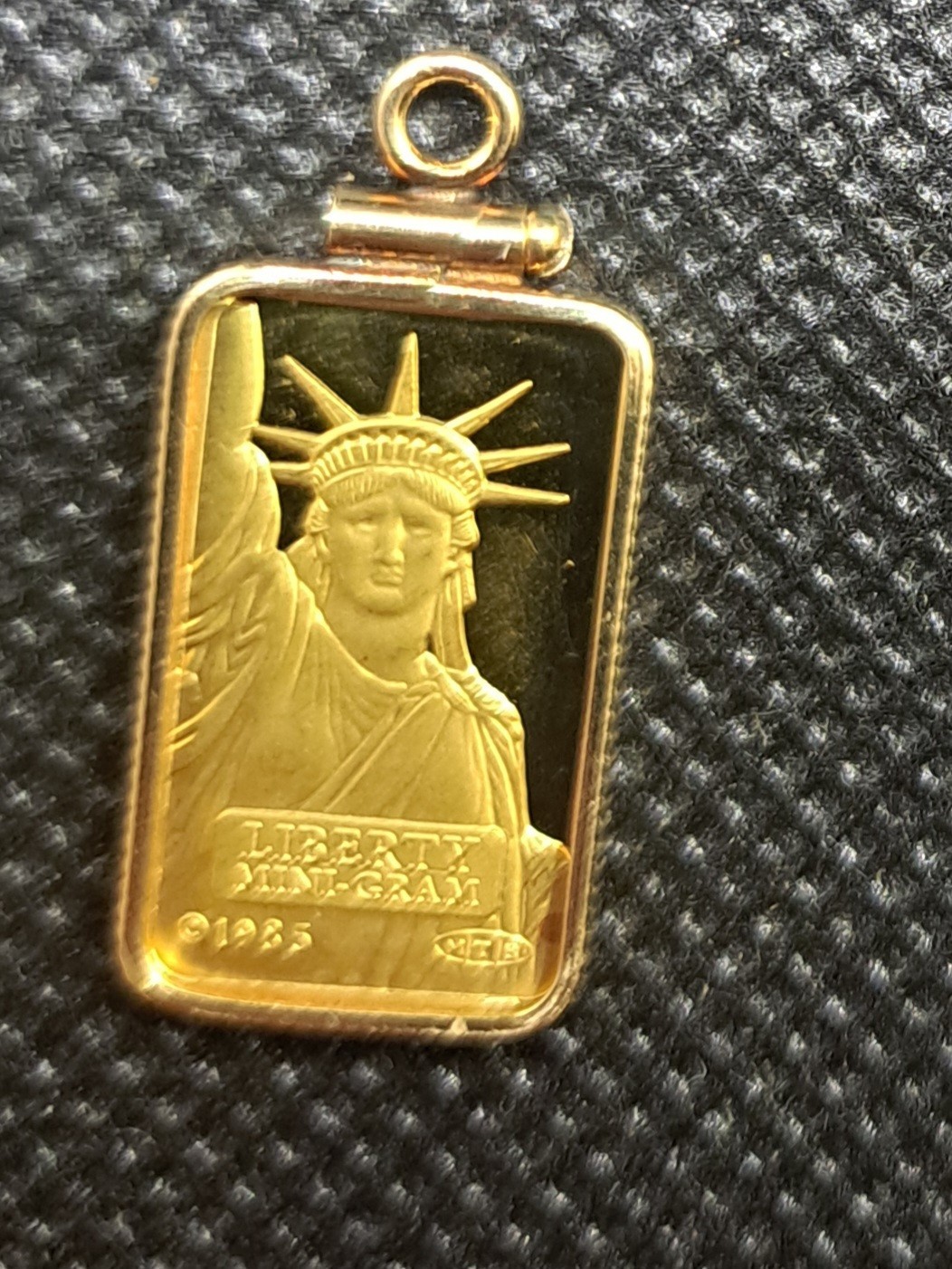 1985 2 Gram Credit Suisse Gold Bar with Pendent 999.9 Fine Gold