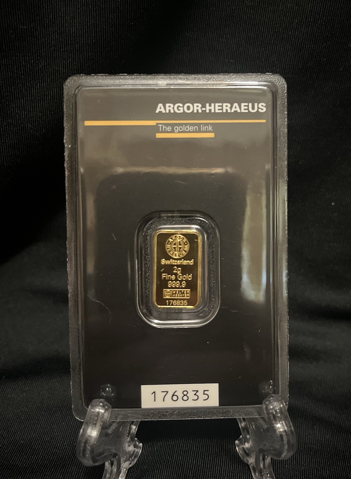 Argor Heraeus 2 gram gold kinebar in assay – holographic pure gold!