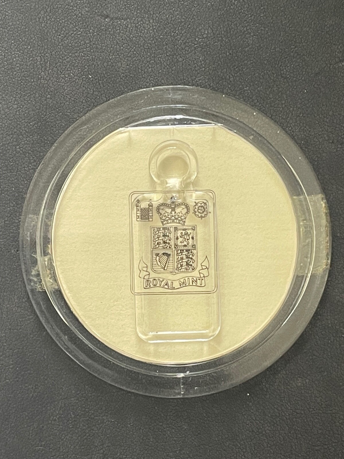 VINTAGE HANG SENG BANK ROYAL MINT 7.48gm. .9999 Gold “GOD OF WEALTH” BAR PENDANT