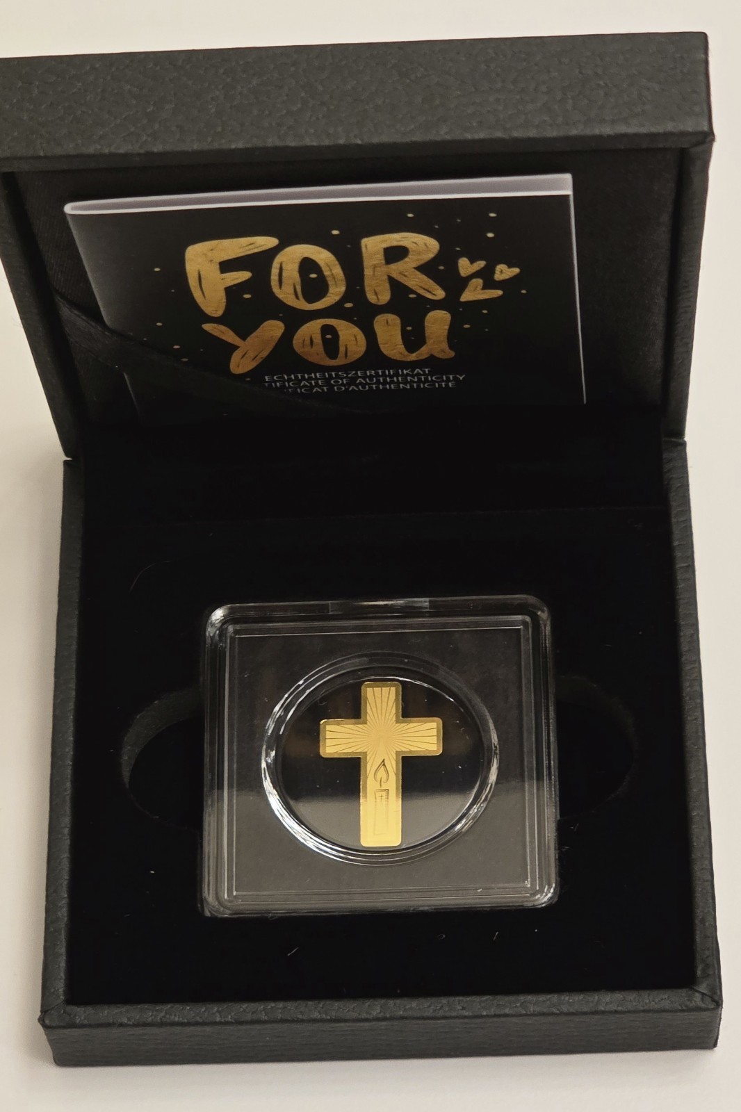 2025 FINE GOLD 1/1000oz CROSS WITH CANDLE/FLAME FROM THE REPUBLIC OF CHAD