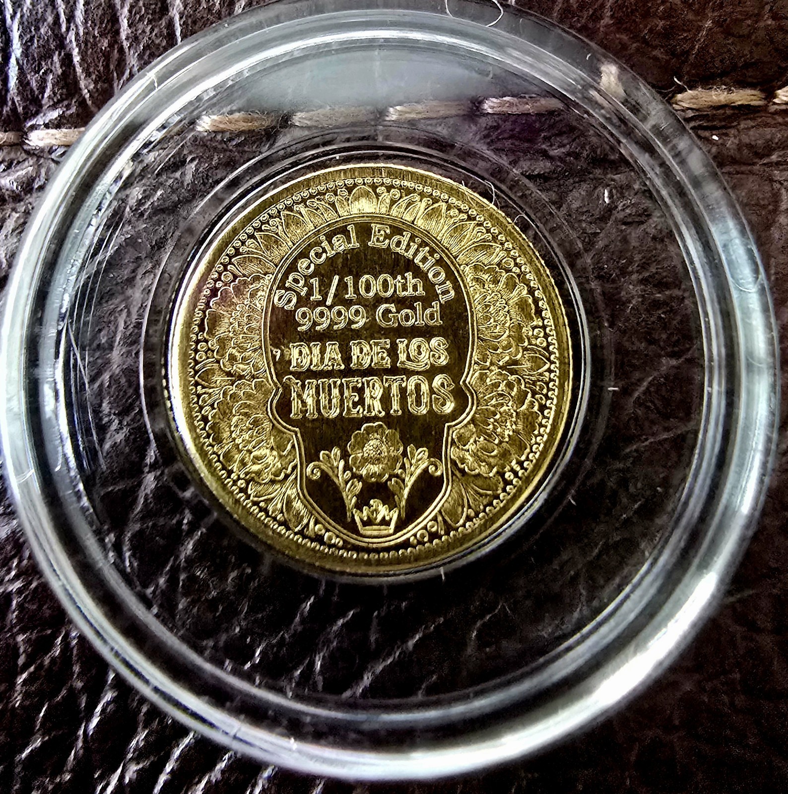 1/100th oz .9999 Fine GOLD Sugar Skull Dia De Los Muertos in Capsule