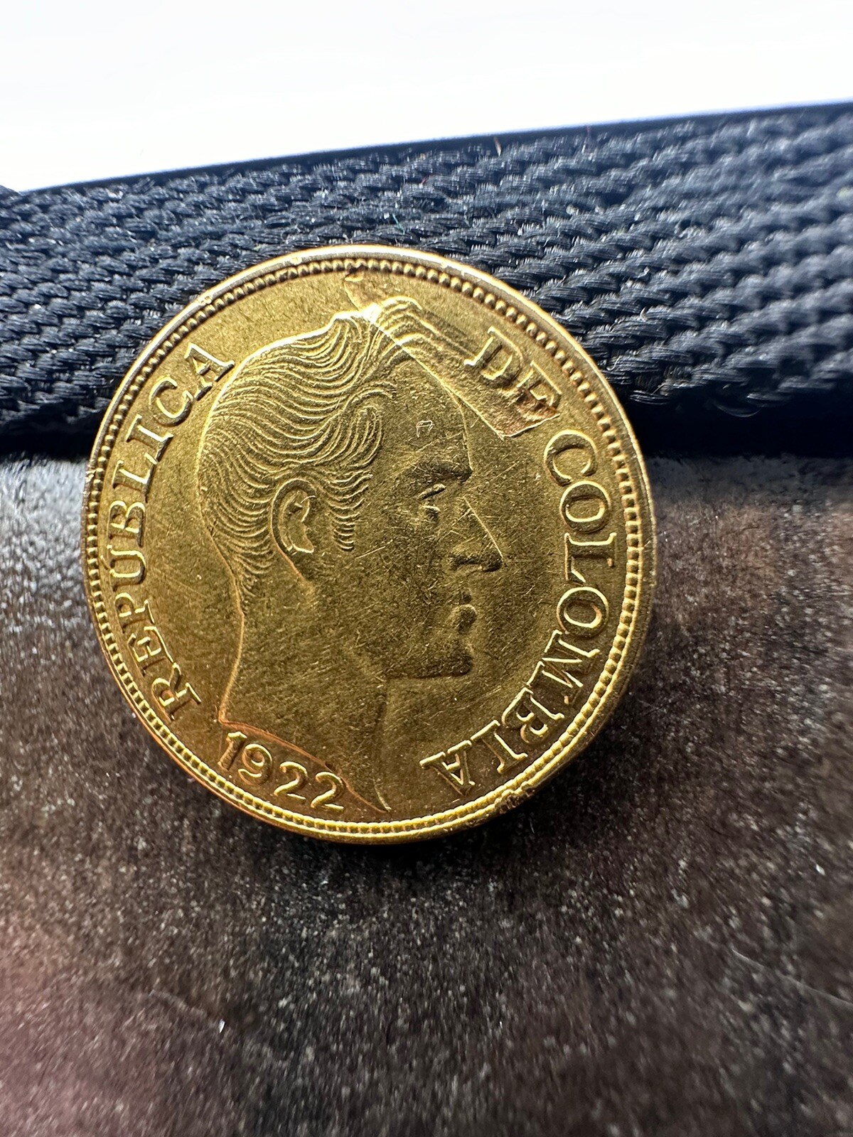 1922 -B Cinco Pesos Colombia 22k 0.916 Gold Coin Lamination Error ￼#6576