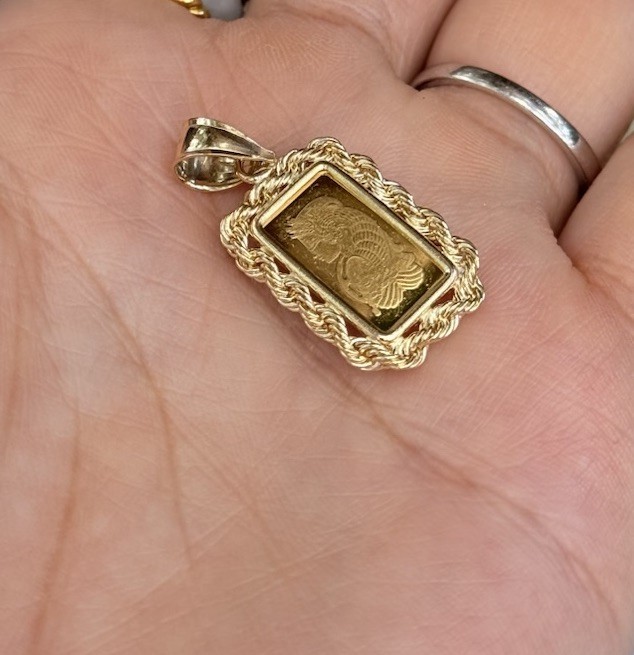 Used Lady Fortuna 1 Gram Gold Bar In 14k Gold Rope Frame Pendant. 2.93 Grams
