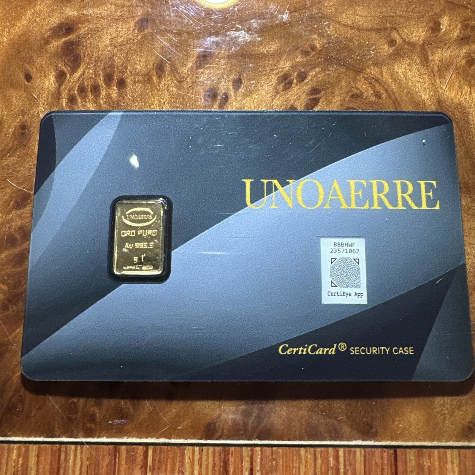 Rare Vintage 1 gram gold bar In Assay Card Unoaerre Factory Sealed / Italy