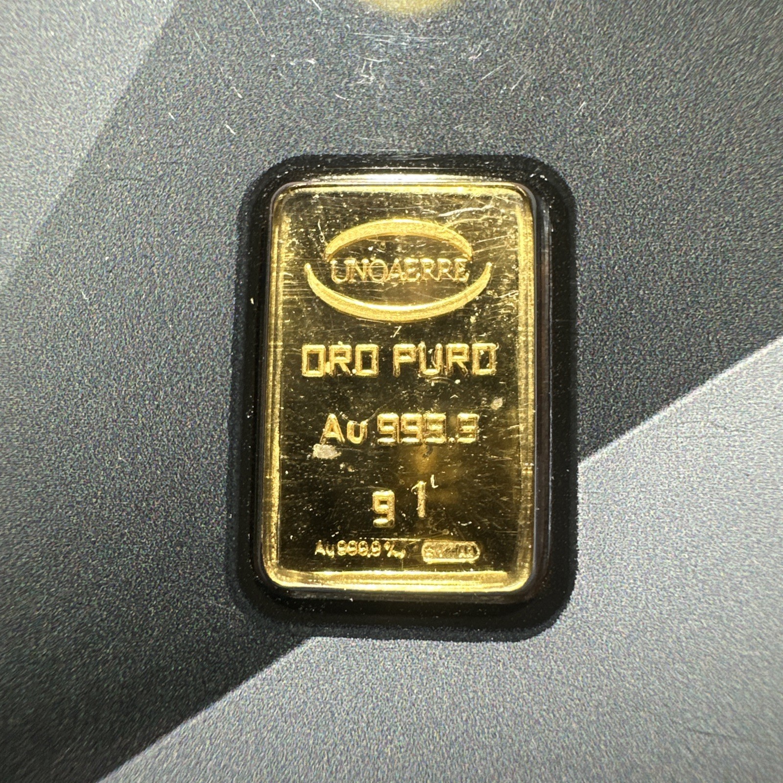 Rare Vintage 1 gram gold bar In Assay Card Unoaerre Factory Sealed / Italy