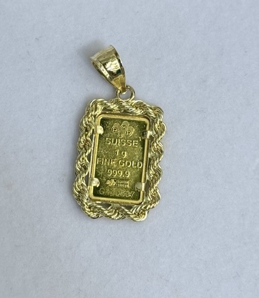 Used Lady Fortuna 1 Gram Gold Bar In 14k Gold Rope Frame Pendant. 2.93 Grams