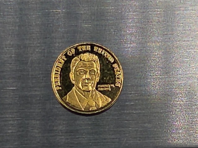 24K Yellow Gold Pure Ronald Reagan 0.01 troy oz (0.3g) Round Inaugural Coin