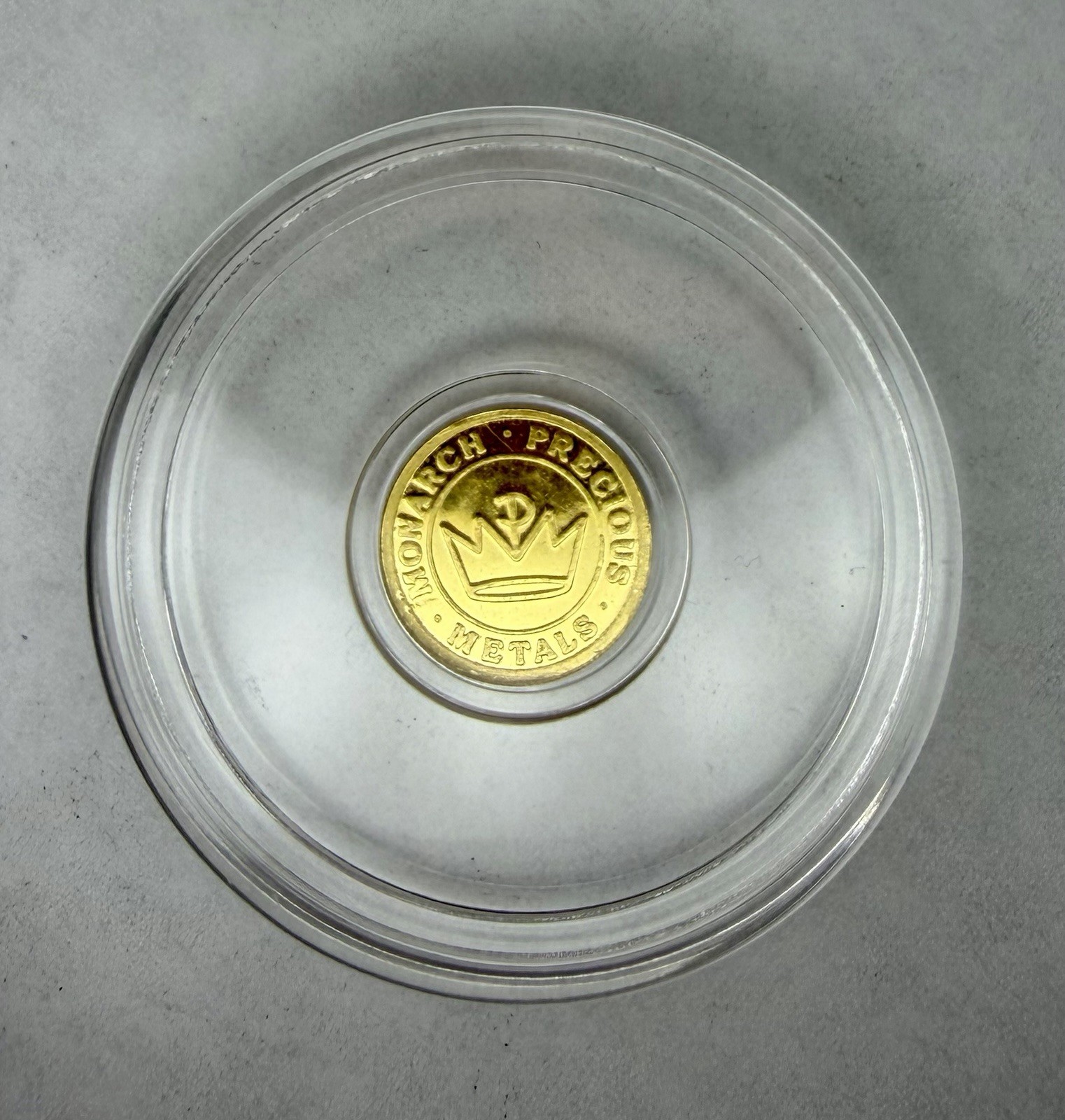 1/4 Gram.9999 Fine Gold Round Monarch Precious Metals Lucky Horseshoe in Capsule
