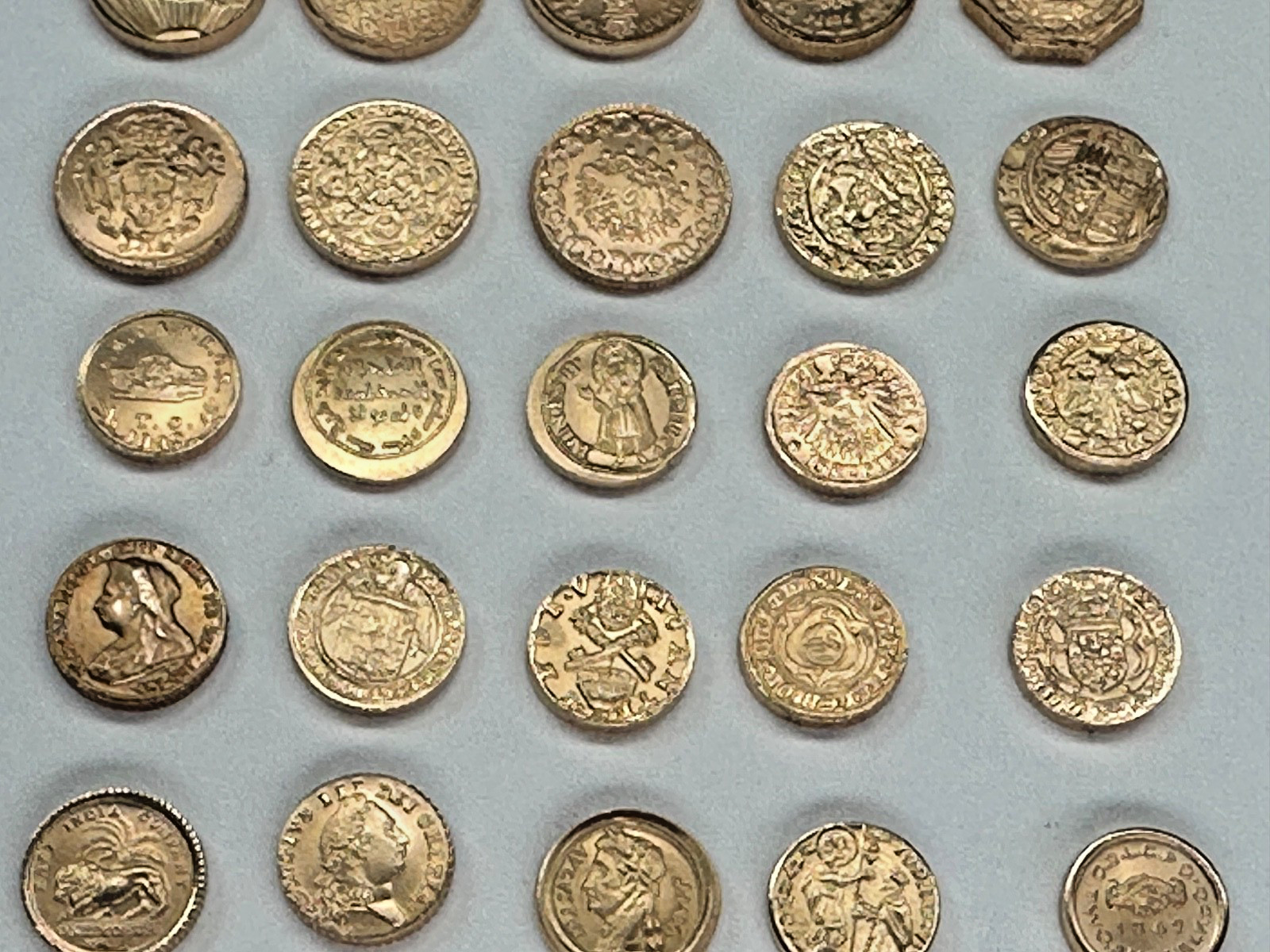 Set 50 Diff Solid 14K Gold World Mini Coins Franklin Mint 1981 25 + Grams RARE
