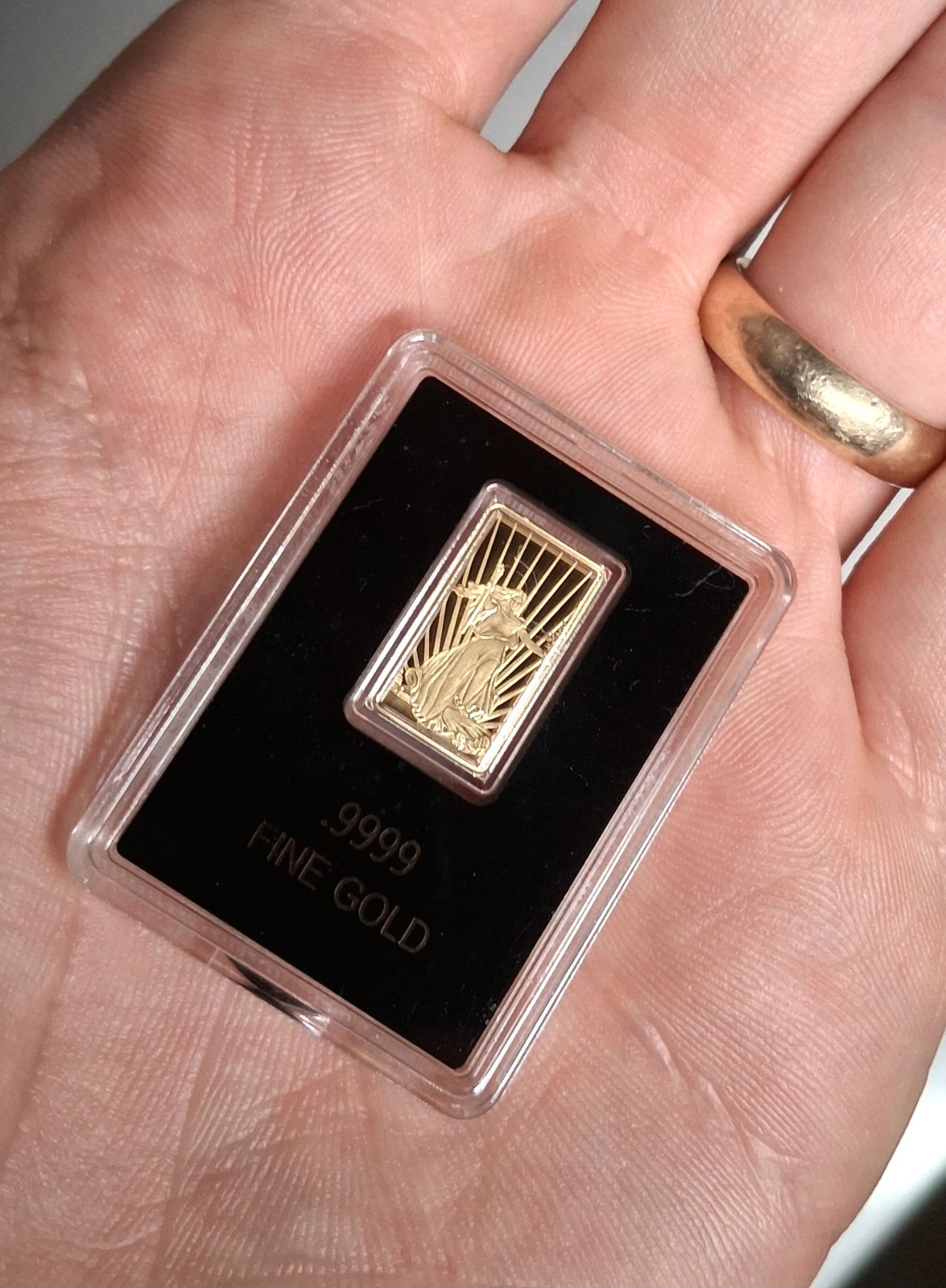 Statue of Liberty .9999 Pure 24k Gold Bar in Display Case – Collectible Gift