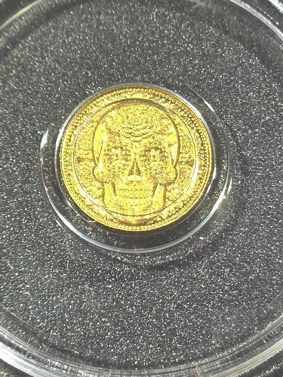2 Fractional Gold Rounds: 1/200 oz Dia de los Muertos & 1/500 oz Eye of Horus