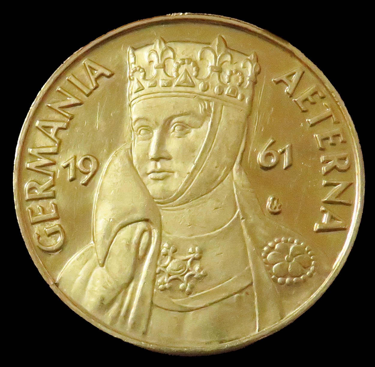 1961 GOLD 8.8g GERMANIA AETERNA PROOF 2.5DUCAT COMMEMORATIVE MEDAL AUREUS MAGNUS