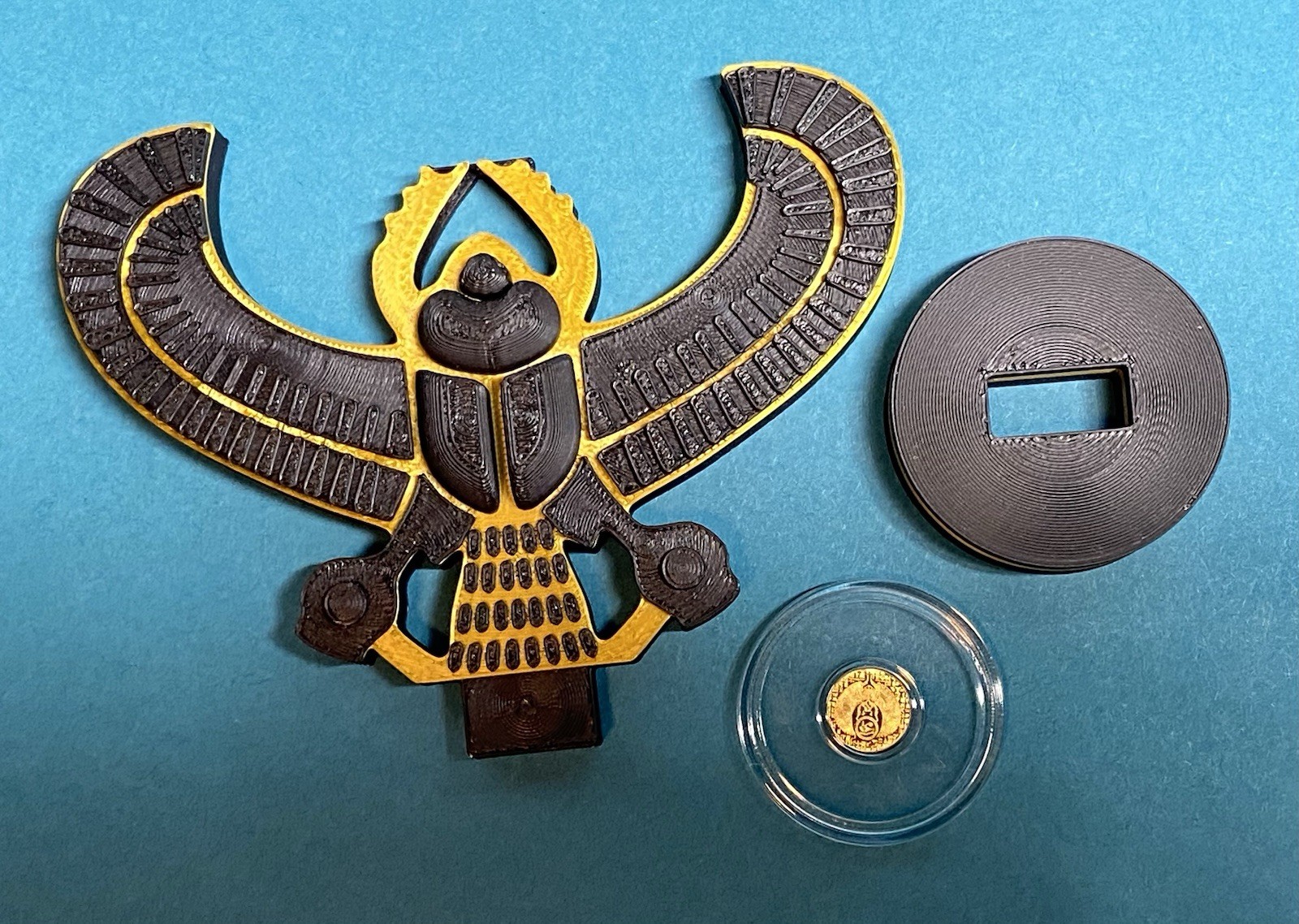 1/200 OZ MONARCH EGYPTIAN SCARAB .9999 FINE GOLD IN SEALED CAPSULE BU w/ STAND