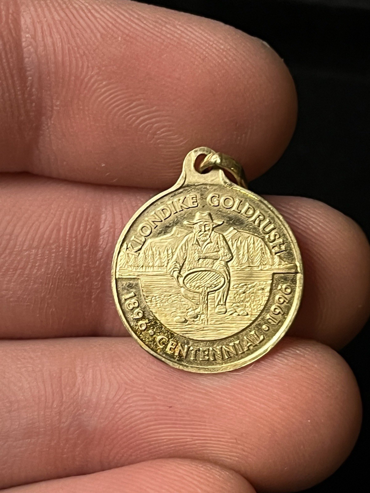 1996 14 K Gold Pamp Sussie Pendant