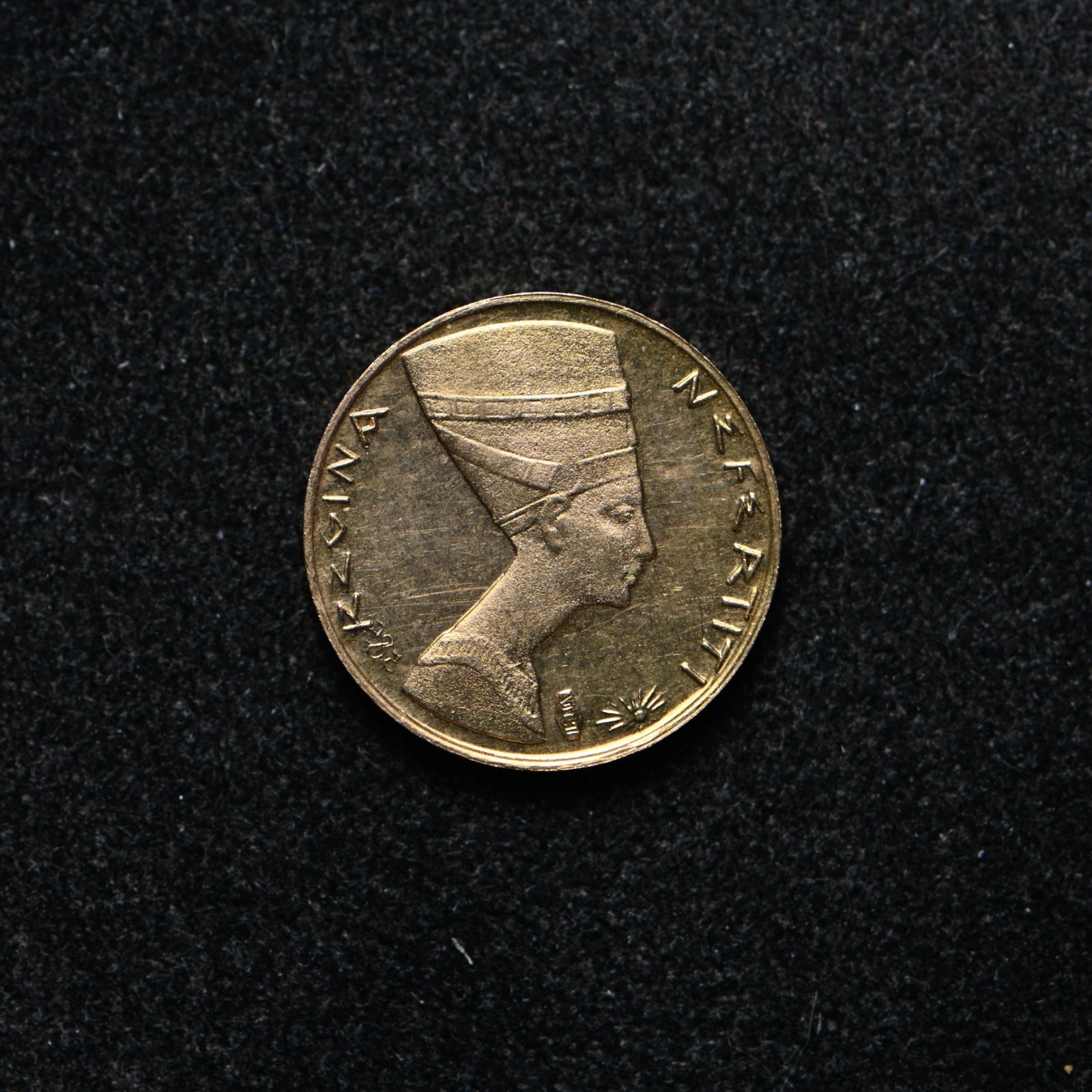 Egypt 1 Talent Gold Commemorative Medal Nefertiti Proof (go1048)