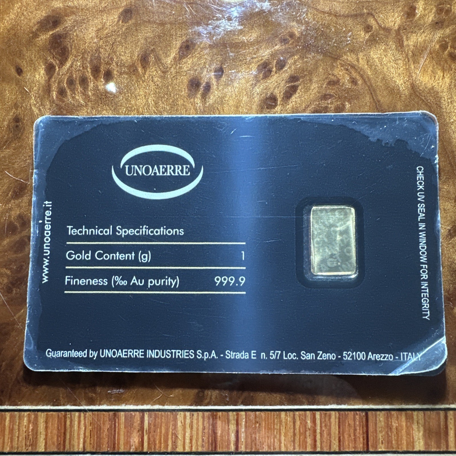 Rare Vintage 1 gram gold bar In Assay Card Unoaerre Factory Sealed / Italy