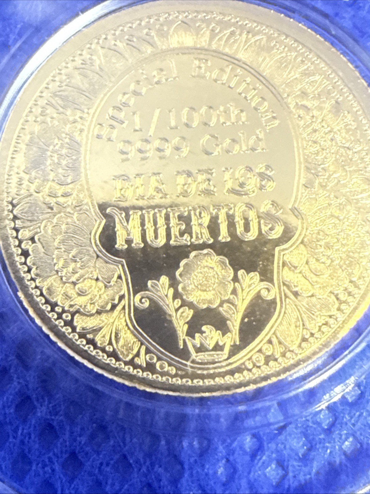 1/100 oz Gold Round Dia De Los Muertos Sugar Skull Capsule .9999 Pure Monarch